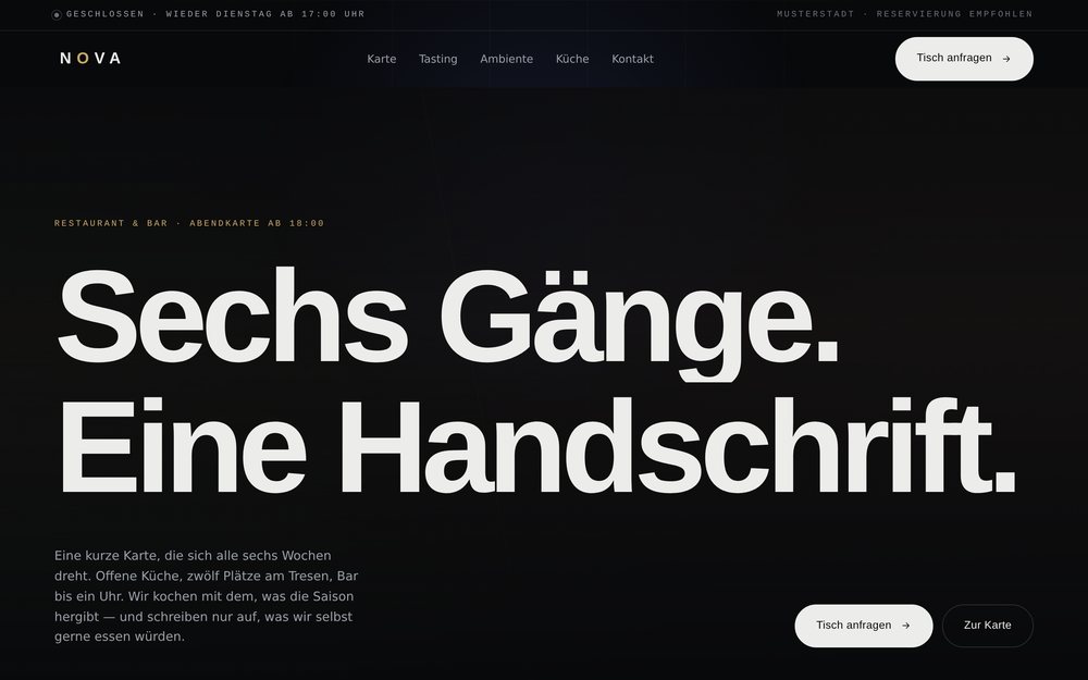 Startseite des Gastronomie-Pakets: dunkler Auftritt mit Menü und Reservierung.
